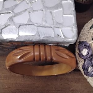 Vintage carved bakelite bangle bracelet
